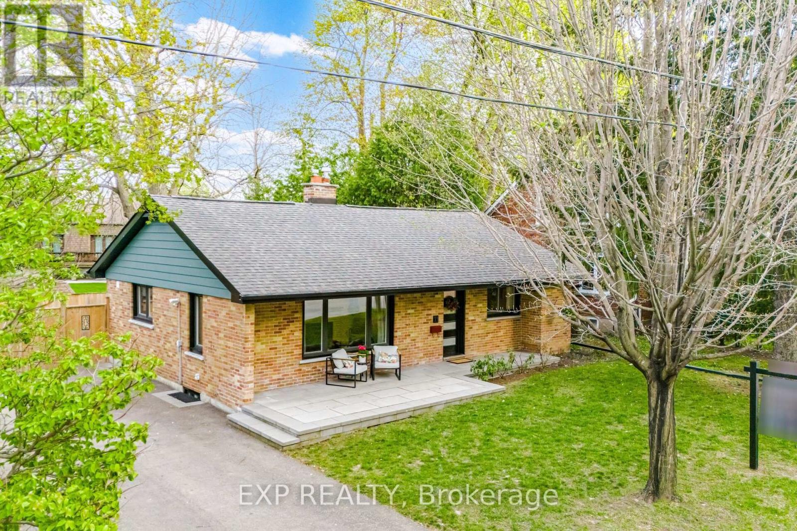 11 ARMSTRONG STREET, Brampton, Ontario