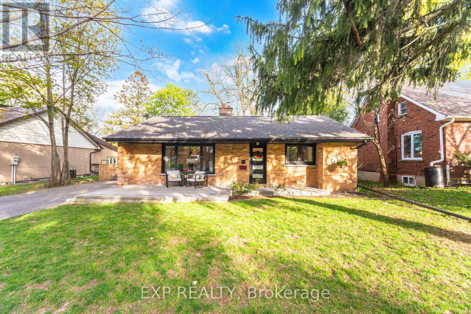 11 Armstrong Street, Brampton, Ontario  L6W 1W7 - Photo 2 - W13087134