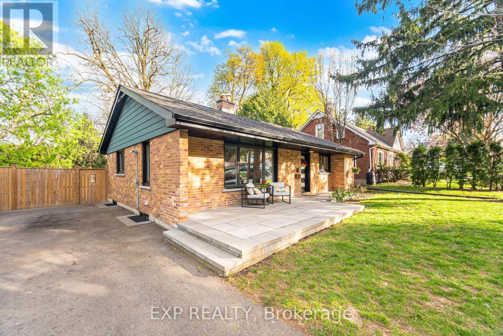11 Armstrong Street, Brampton, Ontario  L6W 1W7 - Photo 3 - W13087134