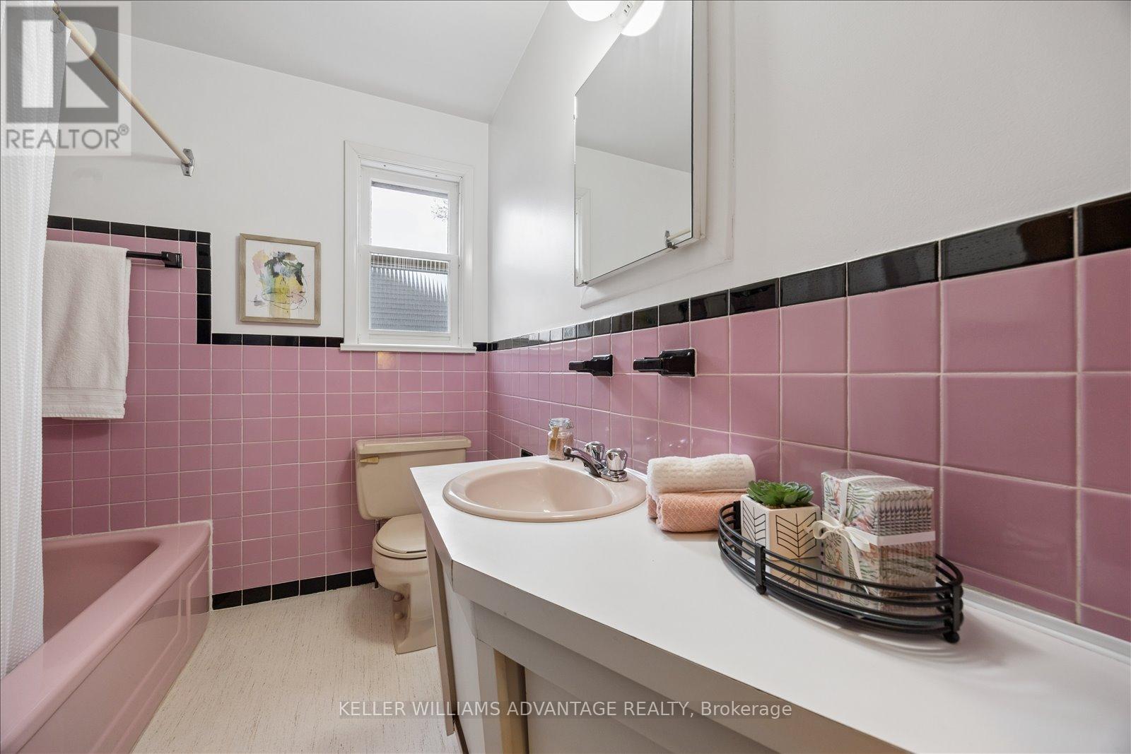 118 Silver Birch Avenue, Toronto, Ontario  M4E 3L4 - Photo 36 - E13085176