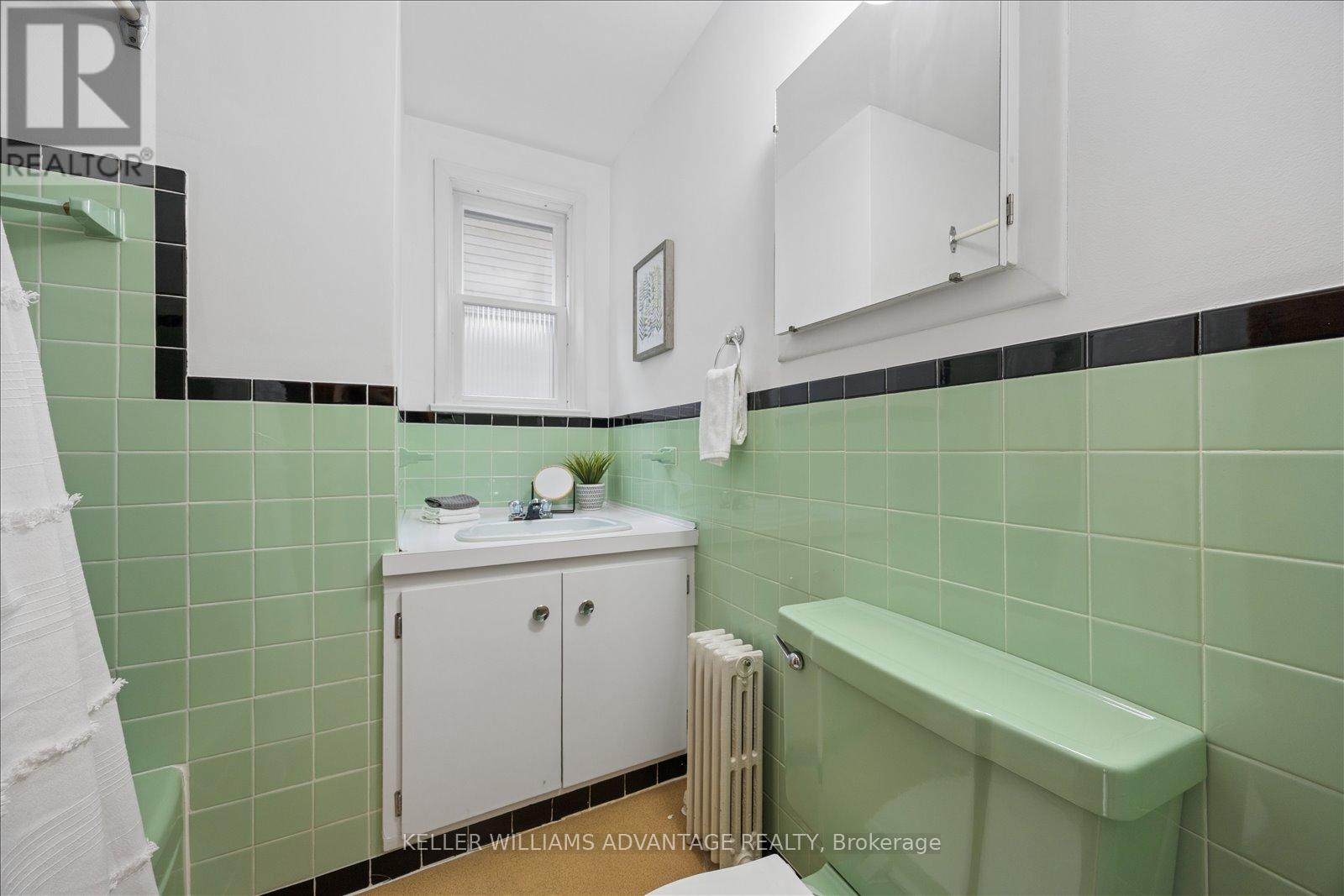 118 Silver Birch Avenue, Toronto, Ontario  M4E 3L4 - Photo 19 - E13085176