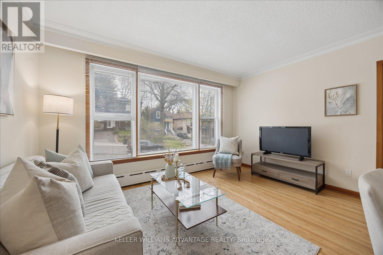 118 Silver Birch Avenue, Toronto, Ontario  M4E 3L4 - Photo 5 - E13085176