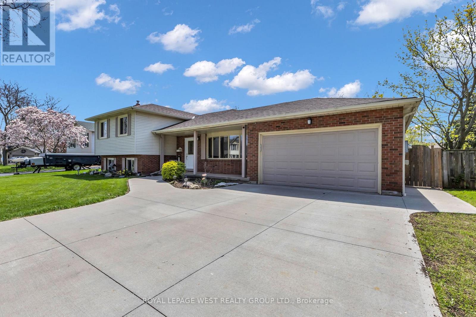 12 Banburry Crescent, Grimsby, Ontario  L3M 4N8 - Photo 3 - X13087070