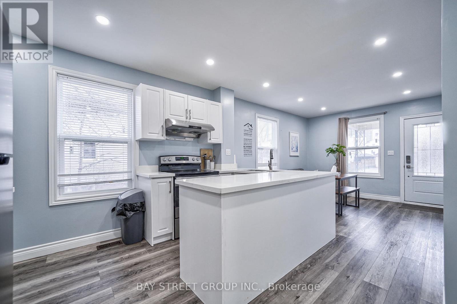5241 Kitchener Street, Niagara Falls (Clifton Hill), Ontario  L2G 1B4 - Photo 10 - X13087194