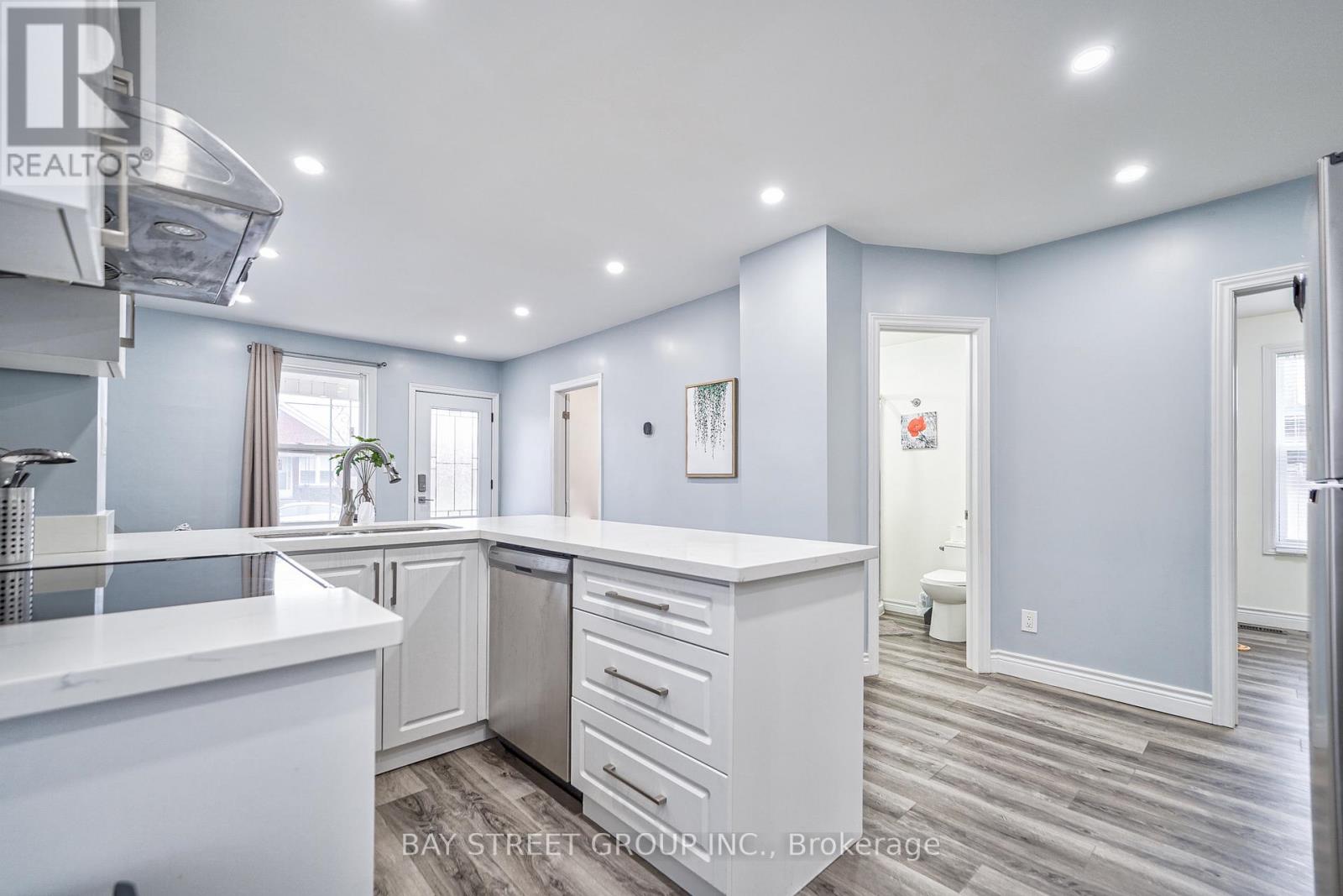 5241 Kitchener Street, Niagara Falls (Clifton Hill), Ontario  L2G 1B4 - Photo 12 - X13087194