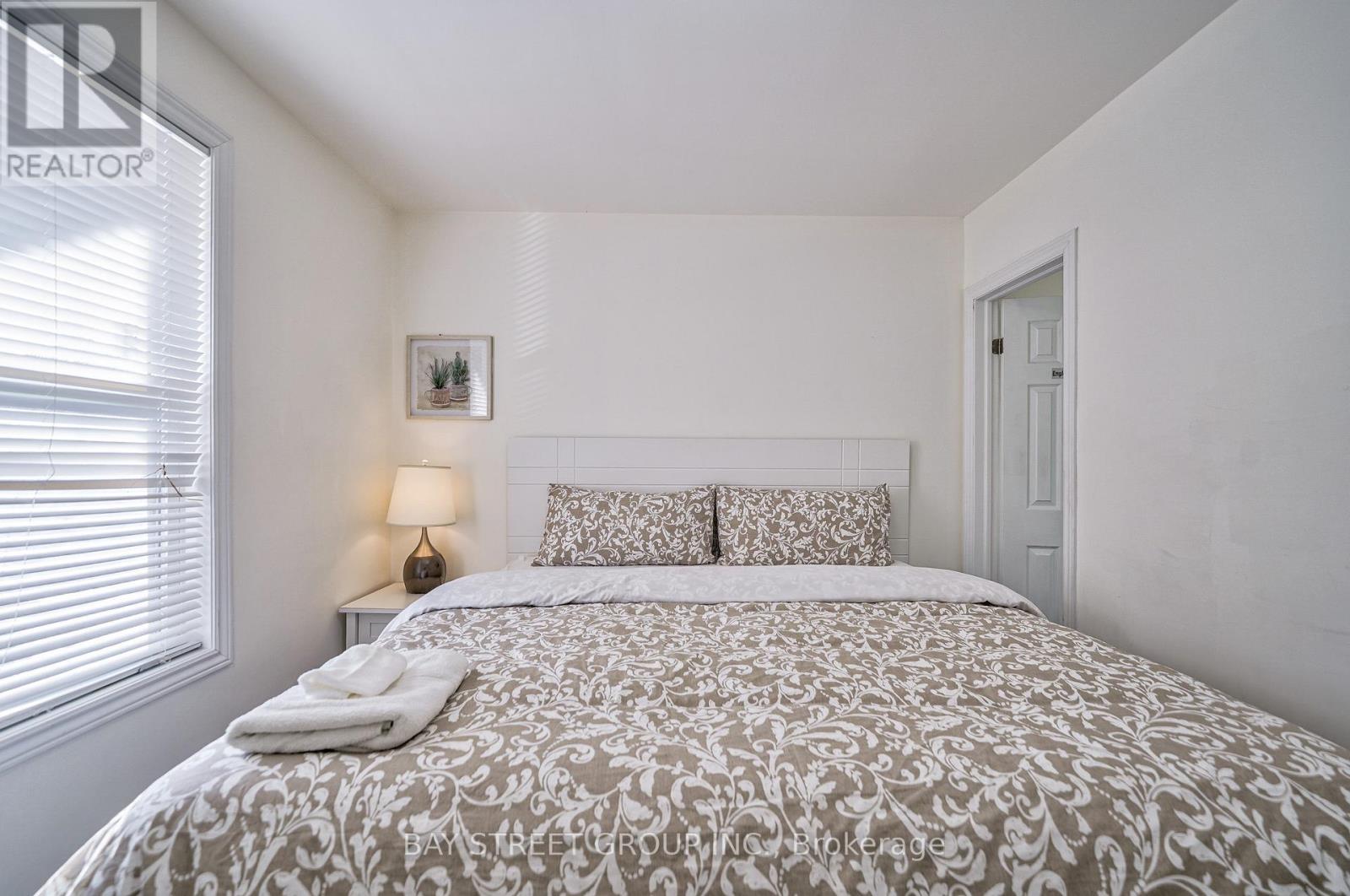 5241 Kitchener Street, Niagara Falls (Clifton Hill), Ontario  L2G 1B4 - Photo 13 - X13087194