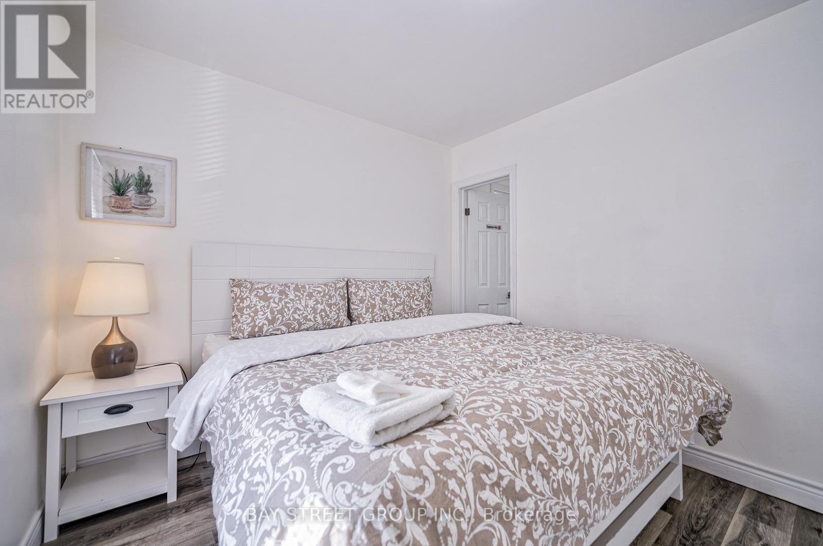 5241 Kitchener Street, Niagara Falls (Clifton Hill), Ontario  L2G 1B4 - Photo 15 - X13087194