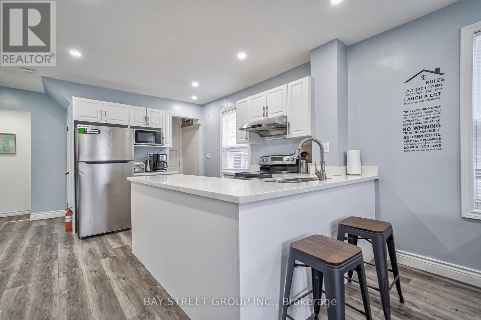 5241 Kitchener Street, Niagara Falls (Clifton Hill), Ontario  L2G 1B4 - Photo 7 - X13087194