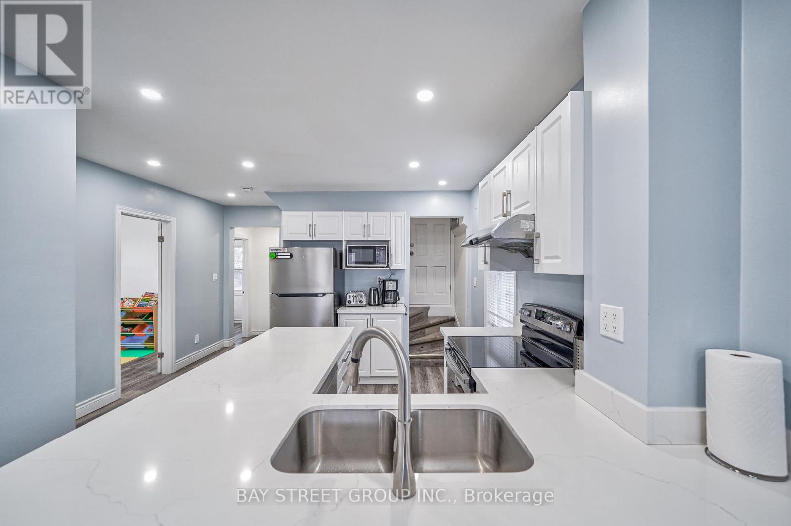 5241 Kitchener Street, Niagara Falls (Clifton Hill), Ontario  L2G 1B4 - Photo 8 - X13087194