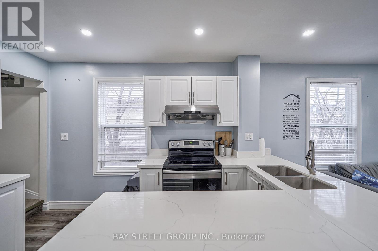 5241 Kitchener Street, Niagara Falls (Clifton Hill), Ontario  L2G 1B4 - Photo 9 - X13087194