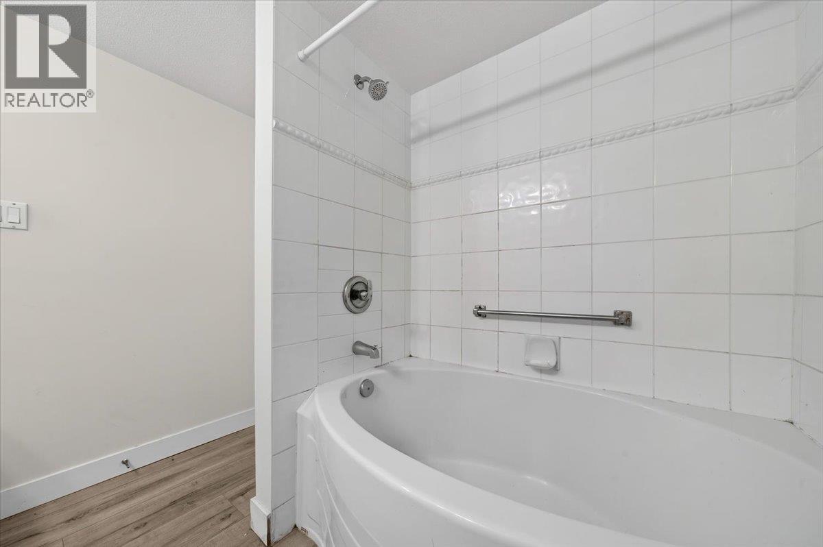 212 1428 Parkway Boulevard, Coquitlam, British Columbia  V3E 3L8 - Photo 22 - R3109361