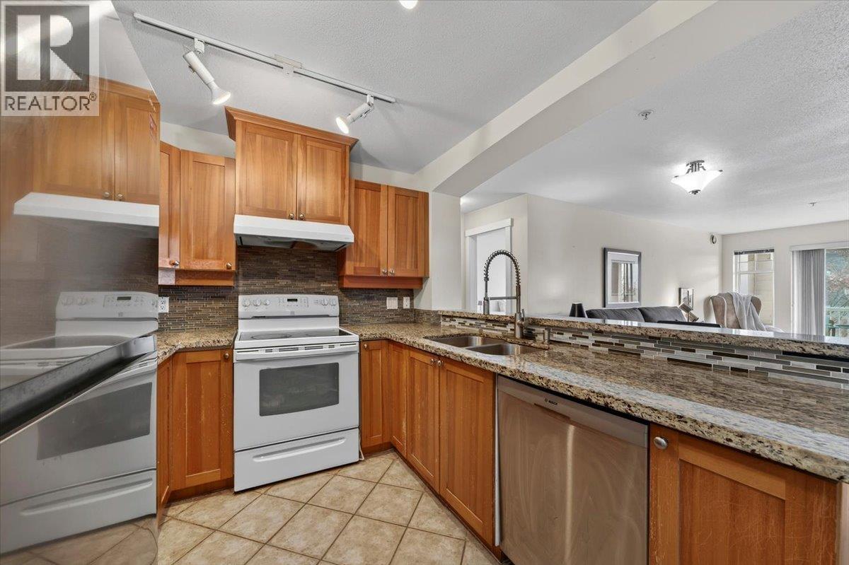 212 1428 Parkway Boulevard, Coquitlam, British Columbia  V3E 3L8 - Photo 2 - R3109361