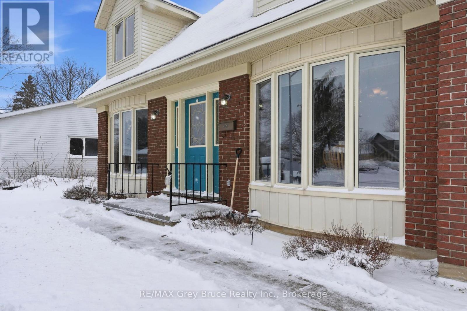 235 5th Avenue, Hanover, Ontario  N4N 2C3 - Photo 2 - X12885262