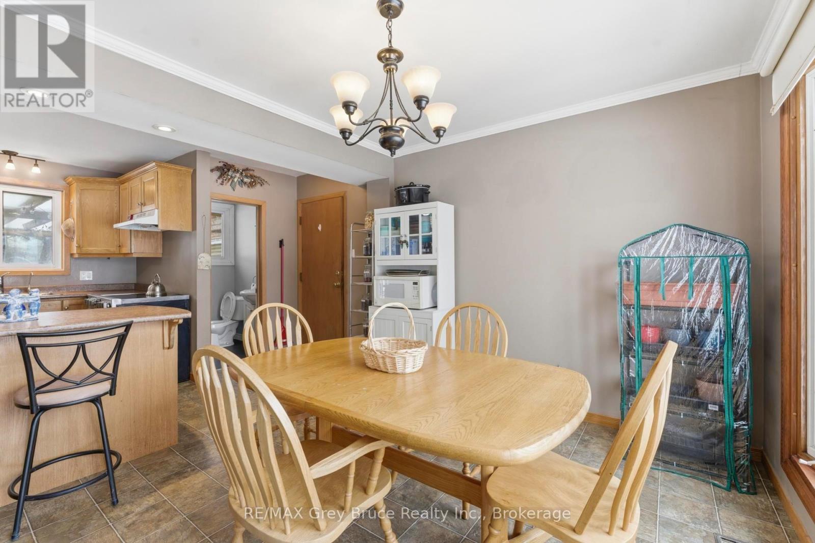 235 5th Avenue, Hanover, Ontario  N4N 2C3 - Photo 9 - X12885262