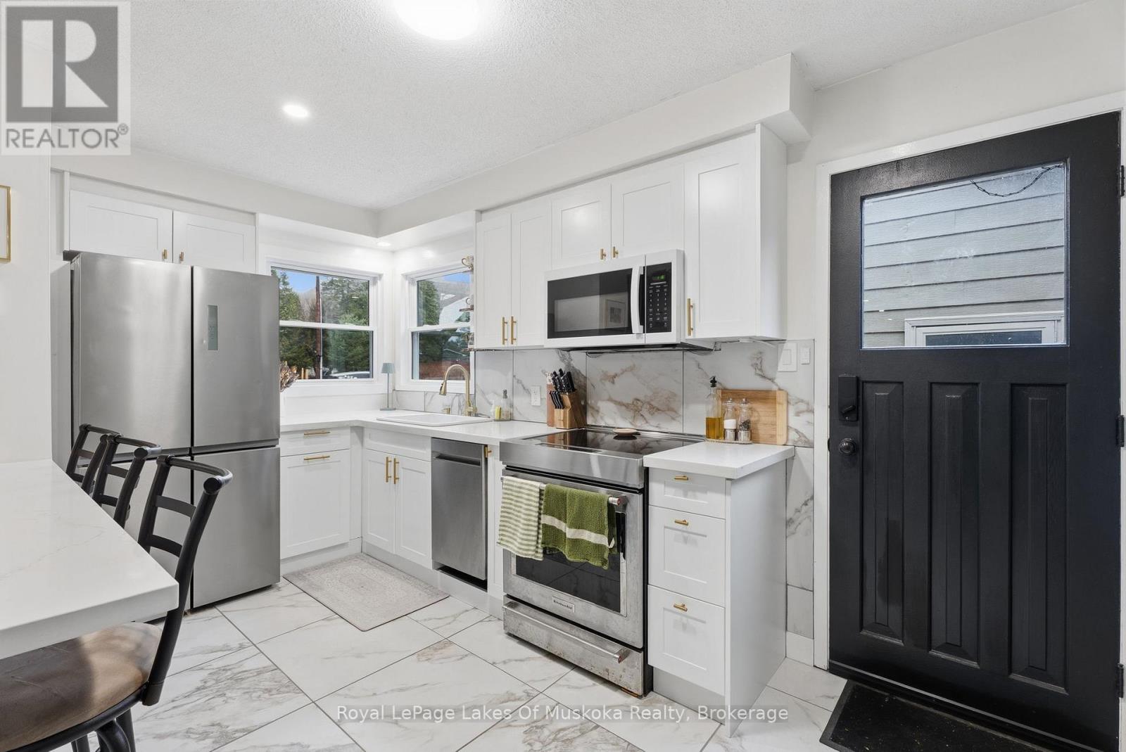 42 Riverside Drive, Huntsville, Ontario  P1H 1R6 - Photo 8 - X13012948
