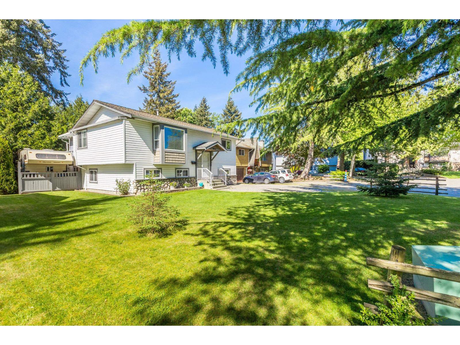18311 Hunter Place, Surrey, British Columbia  V3S 5C6 - Photo 2 - R3118744