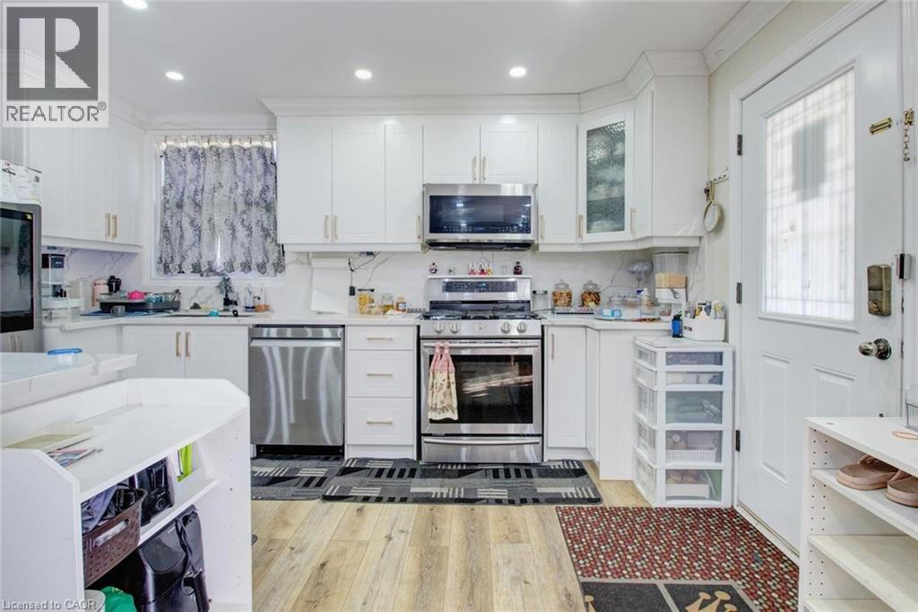 823 Queensdale Avenue E, Hamilton, Ontario  L8V 1M7 - Photo 3 - 40816624