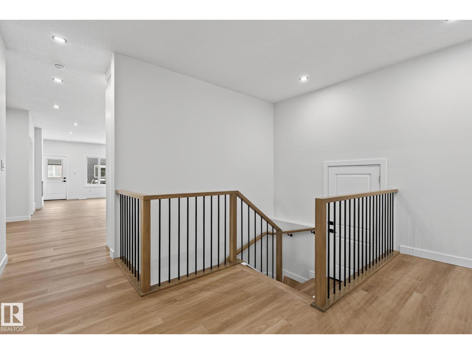 3318 Chickadee Dr Nw, Edmonton, Alberta  T5V 1R5 - Photo 5 - E4474954