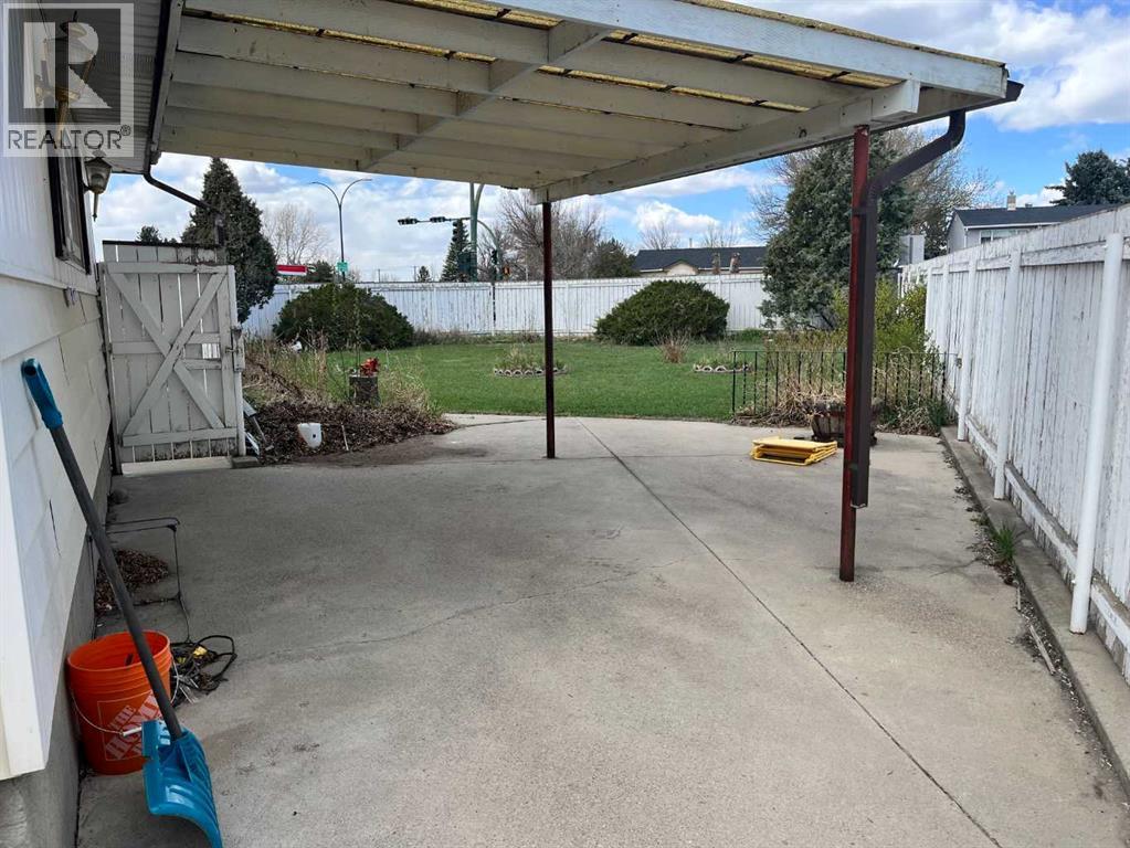 845 Stafford Drive N, Lethbridge, Alberta  T1H 2B7 - Photo 3 - A2308310
