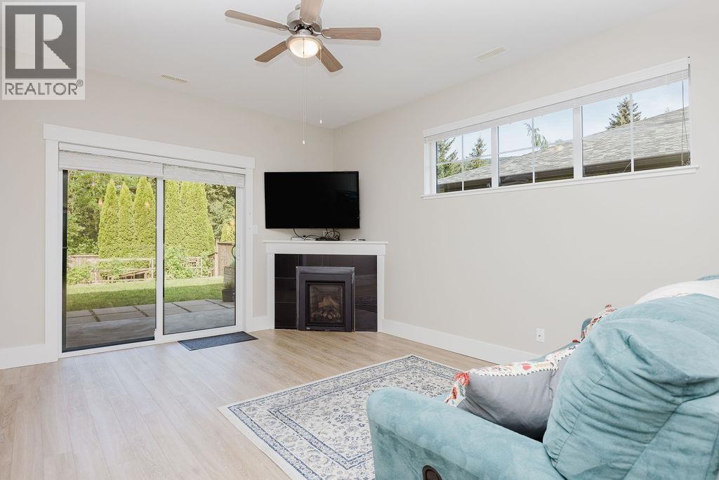 757 Gerussi Lane, Gibsons, British Columbia  V0N 1V7 - Photo 10 - R3119850
