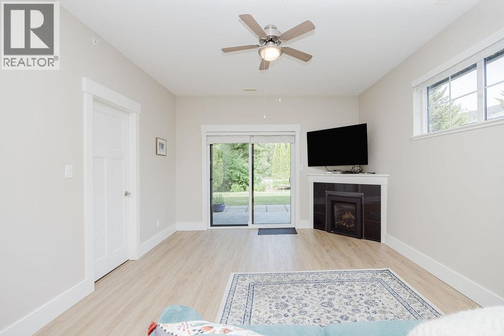 757 Gerussi Lane, Gibsons, British Columbia  V0N 1V7 - Photo 11 - R3119850