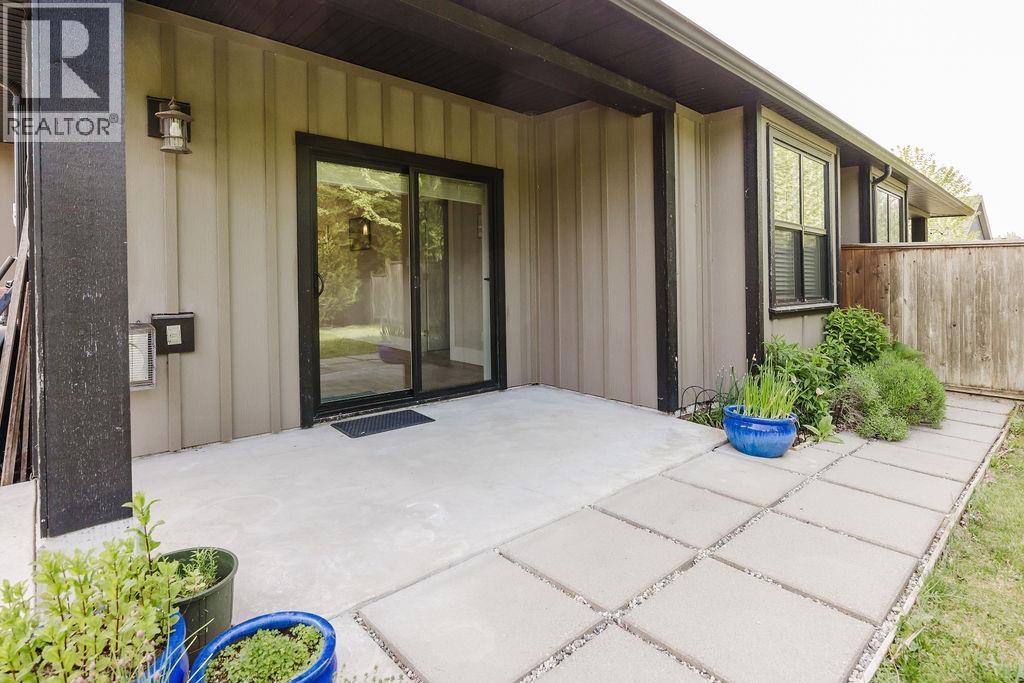 757 Gerussi Lane, Gibsons, British Columbia  V0N 1V7 - Photo 3 - R3119850