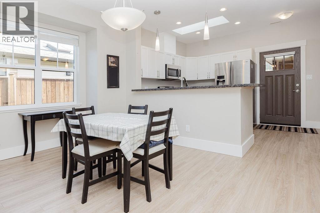 757 Gerussi Lane, Gibsons, British Columbia  V0N 1V7 - Photo 9 - R3119850