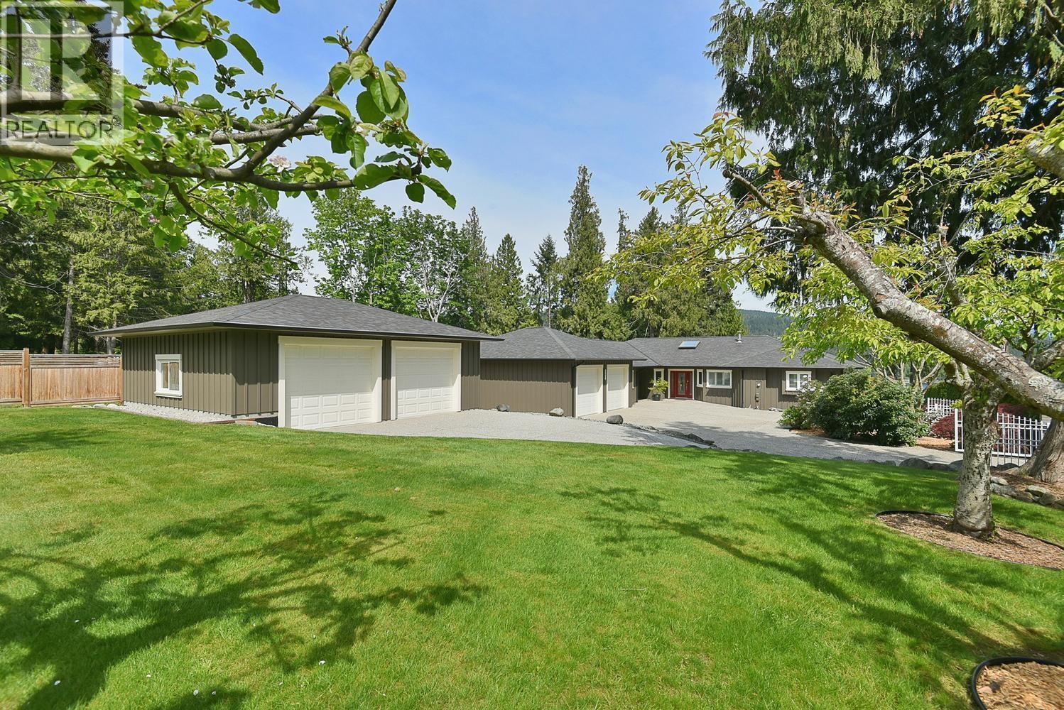 5481 Eureka Road, Halfmoon Bay, British Columbia  V7Z 1A1 - Photo 2 - R3119844