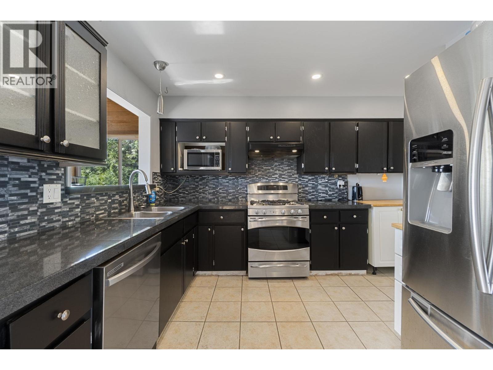 1447 Columbia Avenue, Port Coquitlam, British Columbia  V3C 1C5 - Photo 11 - R3119882