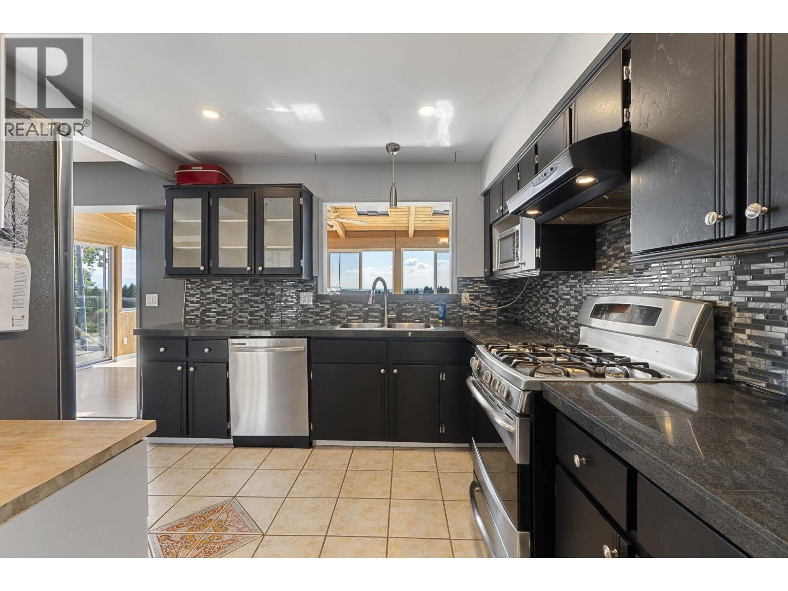 1447 Columbia Avenue, Port Coquitlam, British Columbia  V3C 1C5 - Photo 9 - R3119882