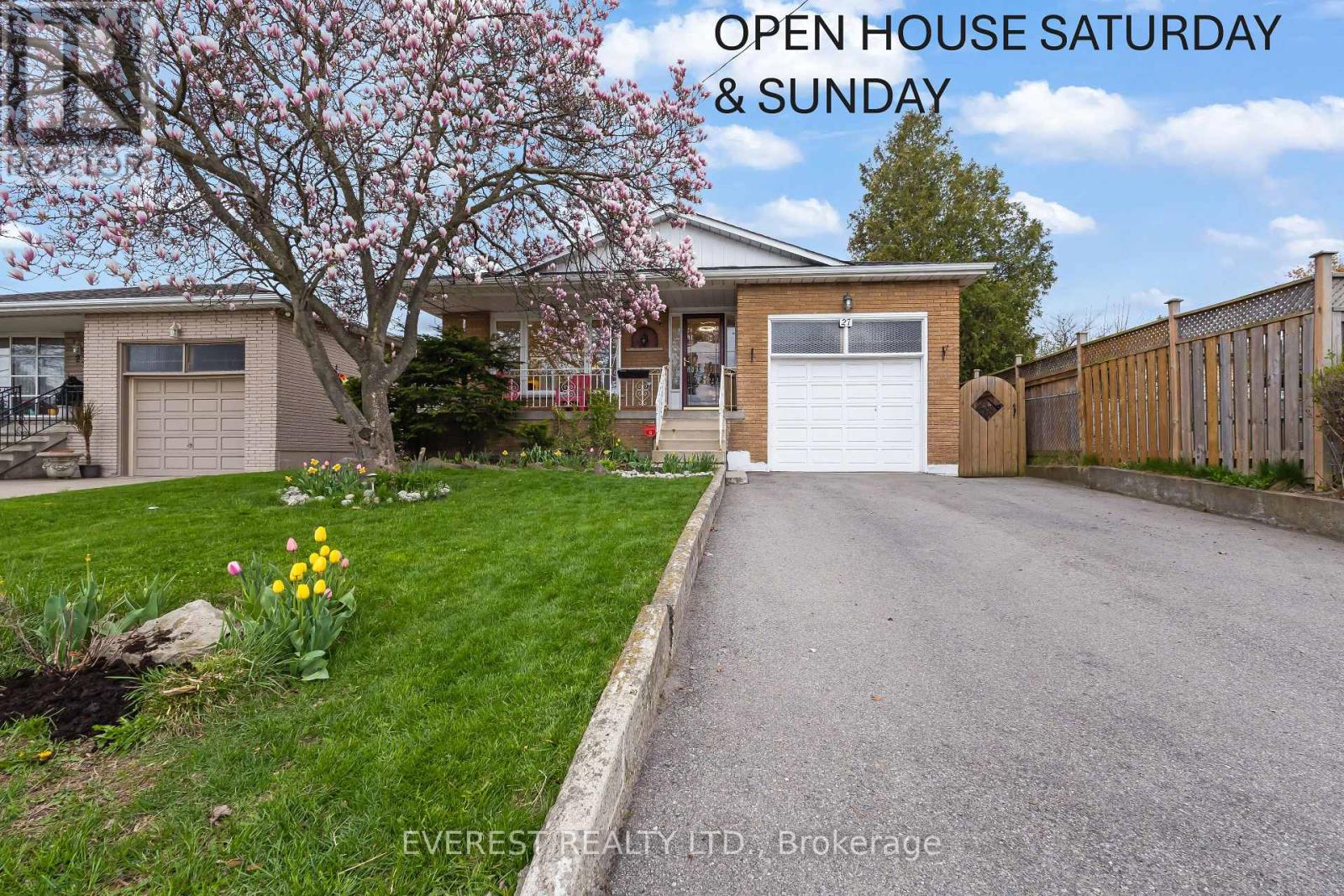 27 LAVINA CRESCENT, Hamilton, Ontario