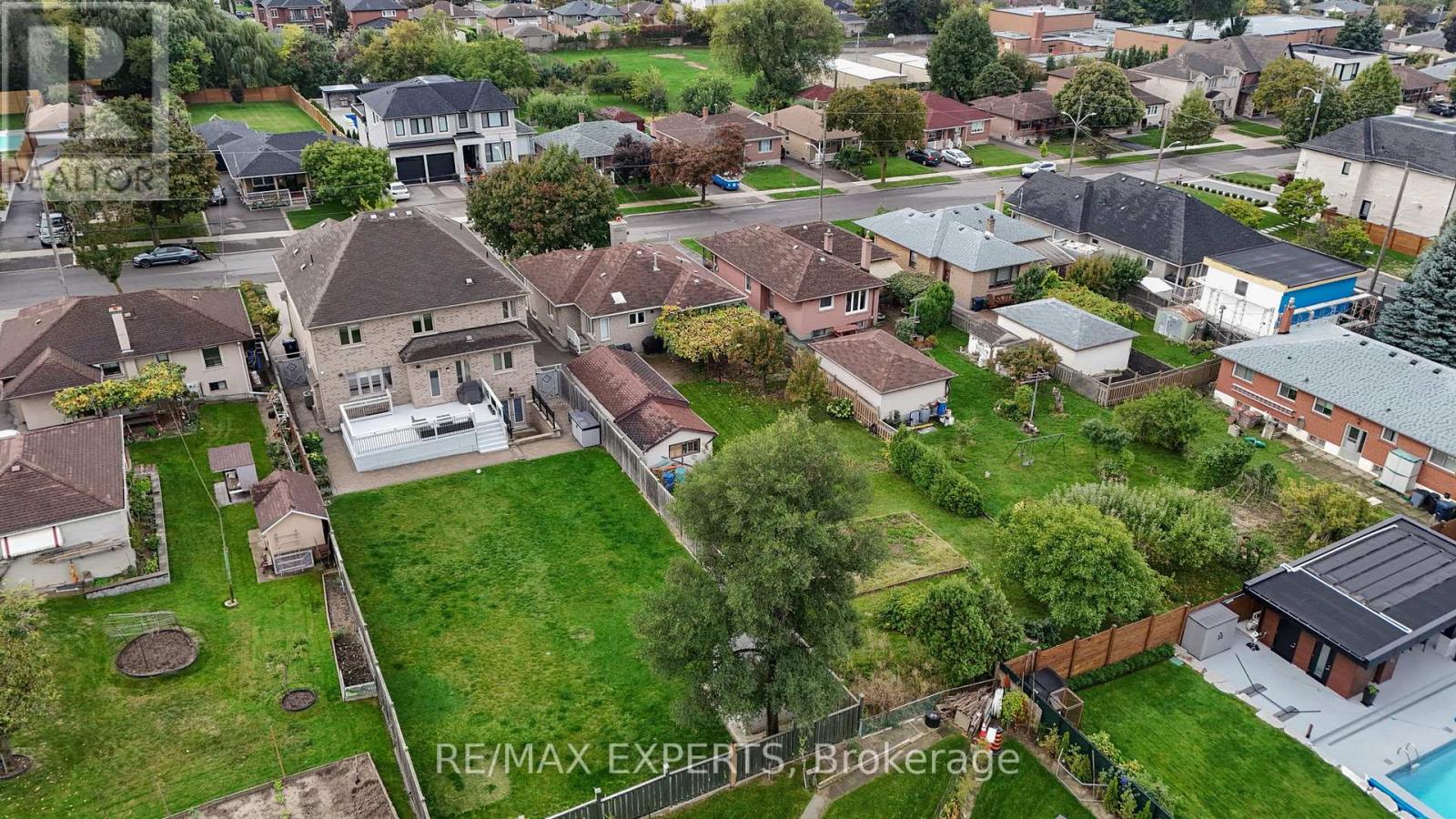 26 Grovedale Avenue, Toronto, Ontario  M6L 1Y6 - Photo 4 - W13087254