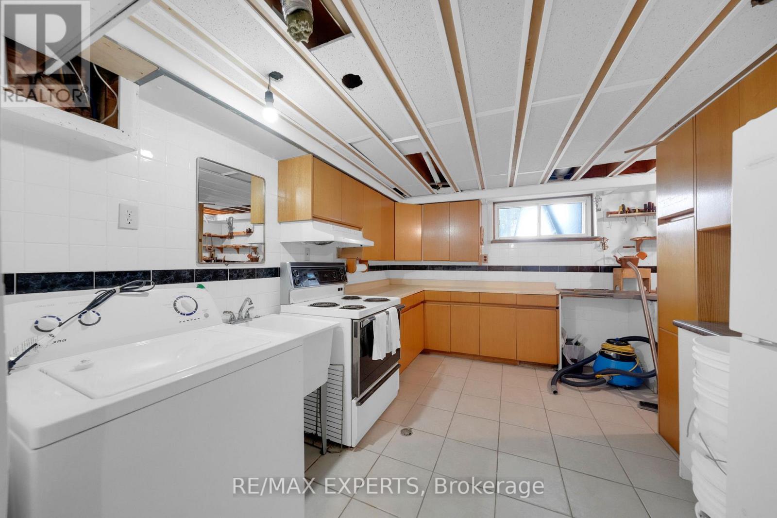 26 Grovedale Avenue, Toronto, Ontario  M6L 1Y6 - Photo 43 - W13087254