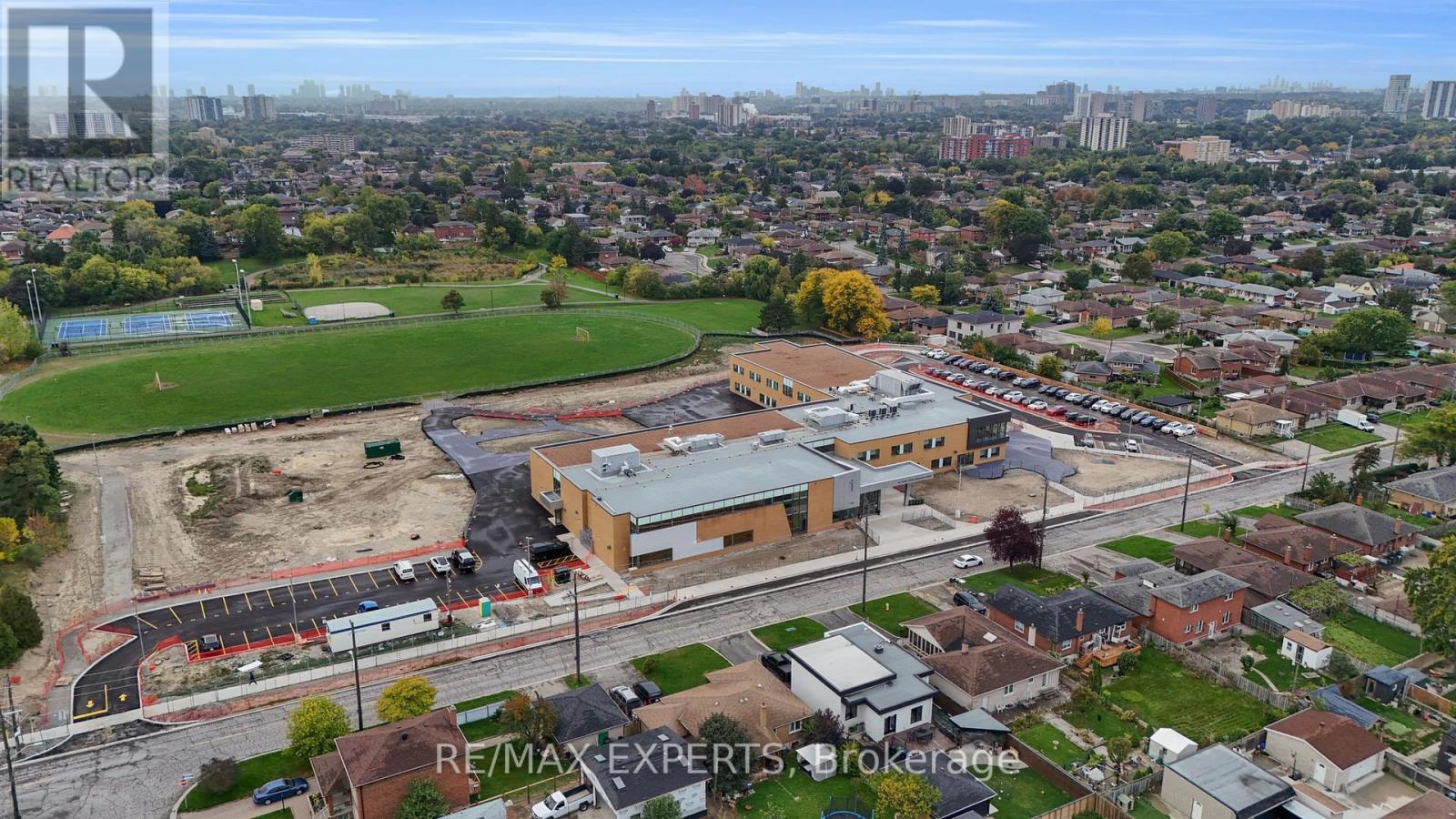26 Grovedale Avenue, Toronto, Ontario  M6L 1Y6 - Photo 48 - W13087254