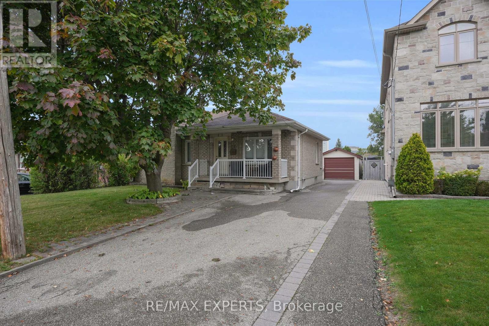 26 Grovedale Avenue, Toronto, Ontario  M6L 1Y6 - Photo 8 - W13087254