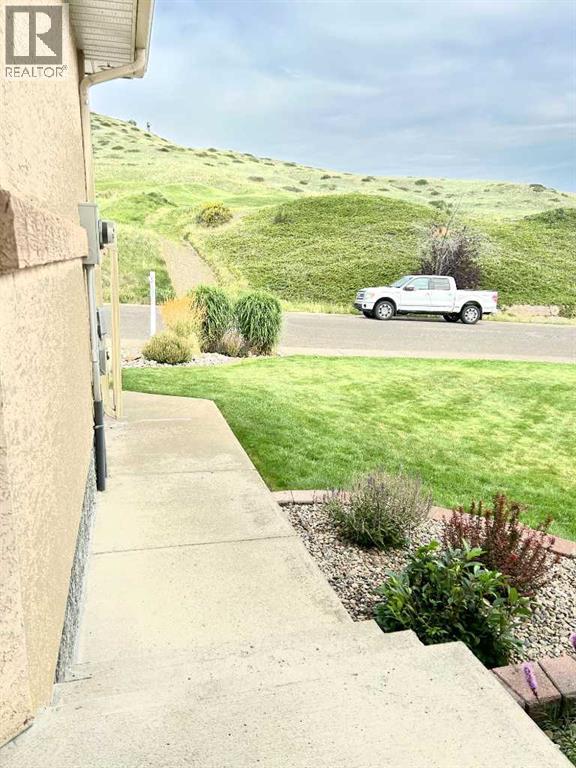 B, 410 Canyon Boulevard W, Lethbridge, Alberta  T1K 6V2 - Photo 2 - A2274163