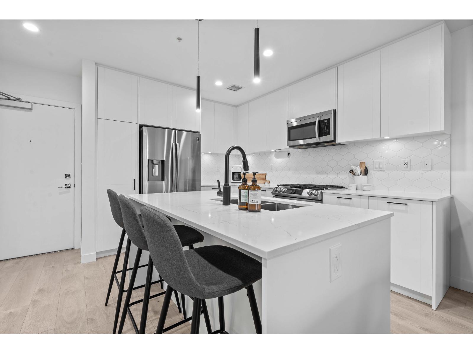 A412 20018 83a Avenue, Langley, British Columbia  V2Y 3P2 - Photo 6 - R3113748