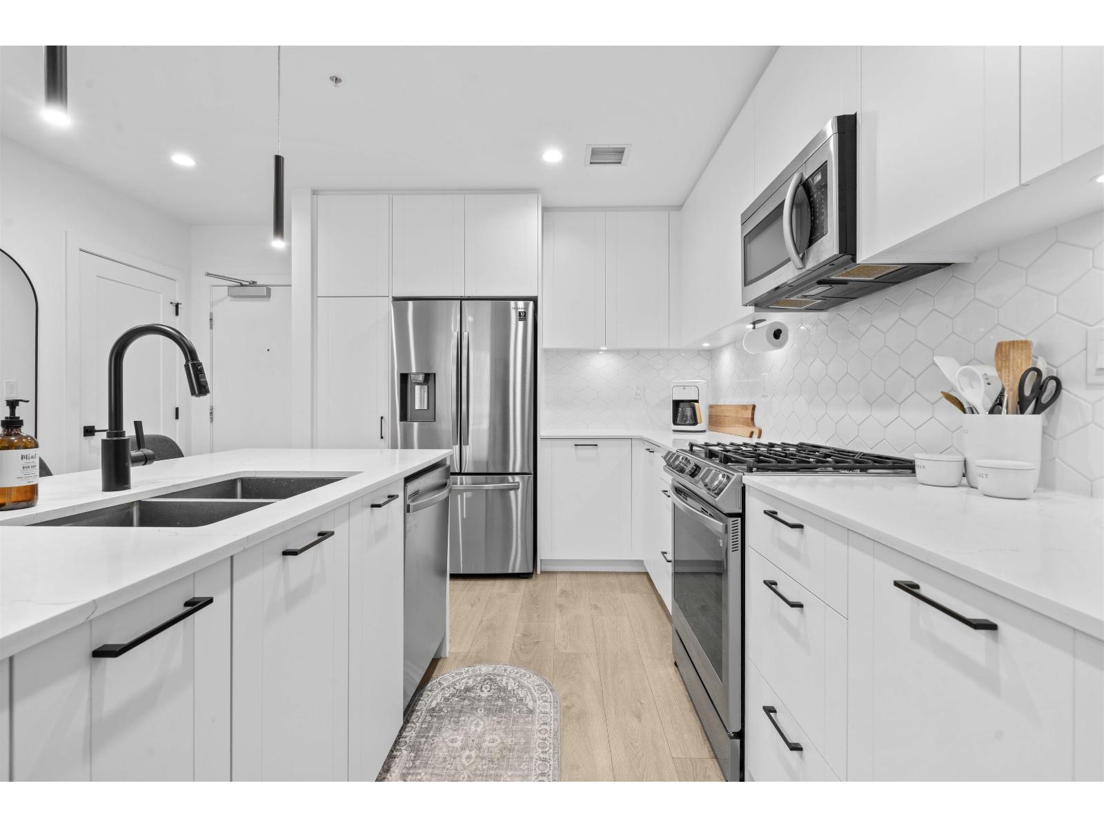 A412 20018 83a Avenue, Langley, British Columbia  V2Y 3P2 - Photo 8 - R3113748