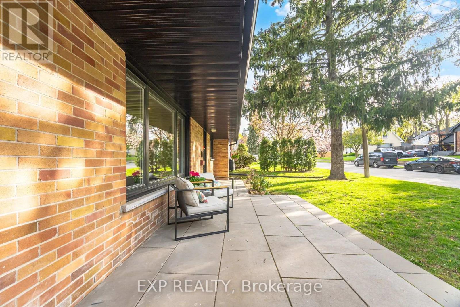 11 Armstrong Street, Brampton, Ontario  L6W 1W7 - Photo 4 - W13087134