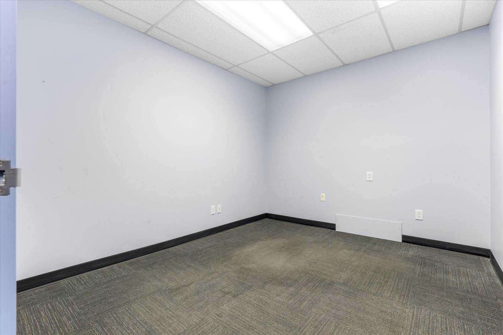 Back Office, 10047  81 Ave Nw, Edmonton, Alberta  T6E 1W7 - Photo 29 - 44811844