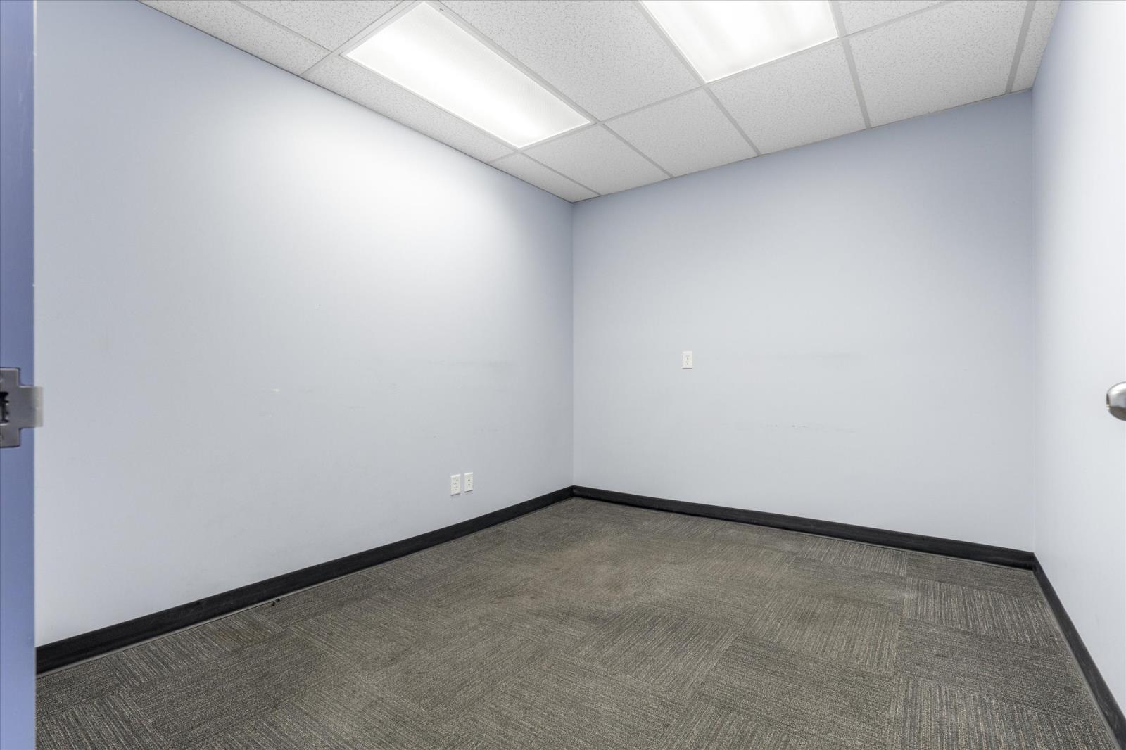 Back Office, 10047  81 Ave Nw, Edmonton, Alberta  T6E 1W7 - Photo 9 - 44811844