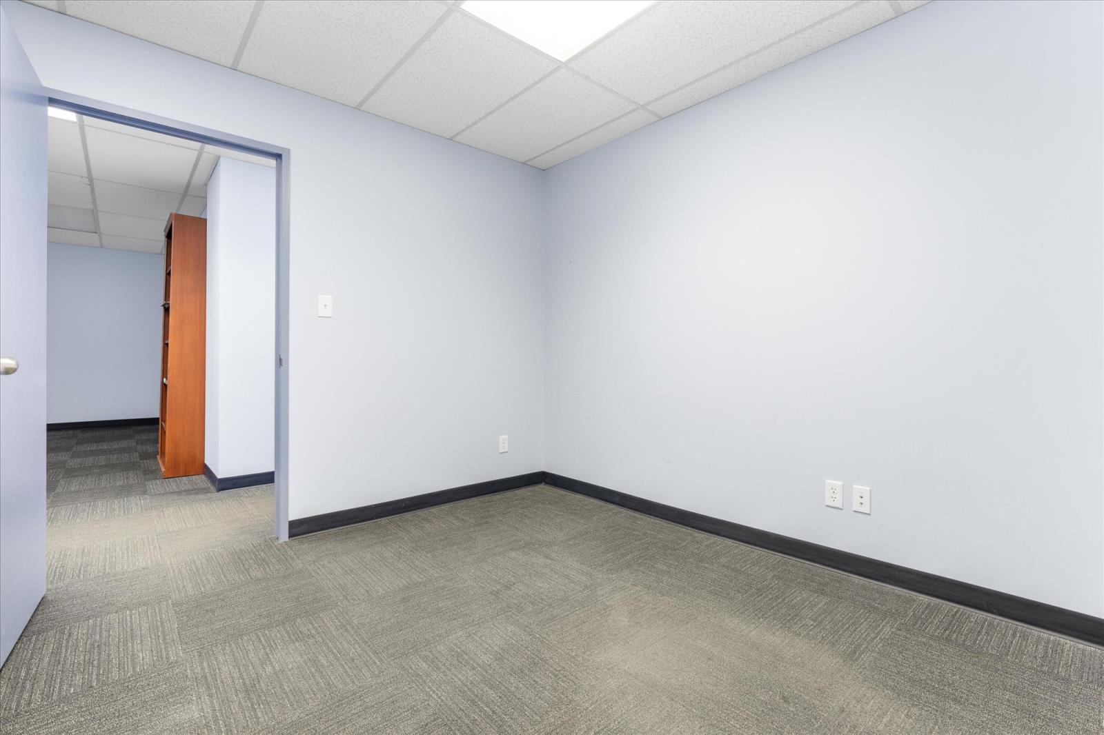 Back Office, 10047  81 Ave Nw, Edmonton, Alberta  T6E 1W7 - Photo 7 - 44811844