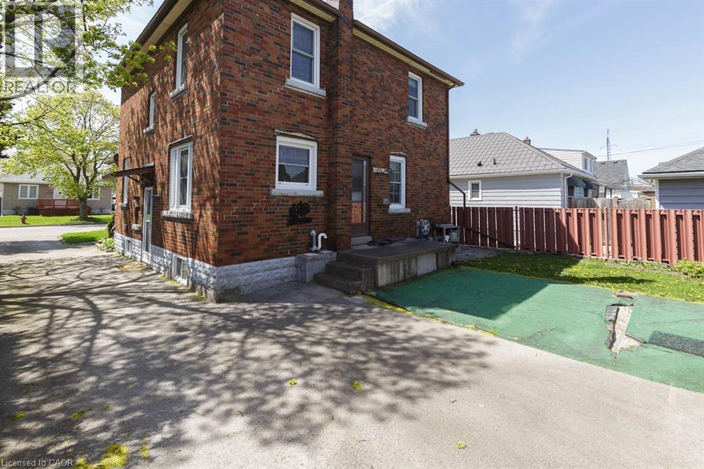248 Wallace Avenue S, Welland, Ontario  L3B 1R6 - Photo 3 - 40827421