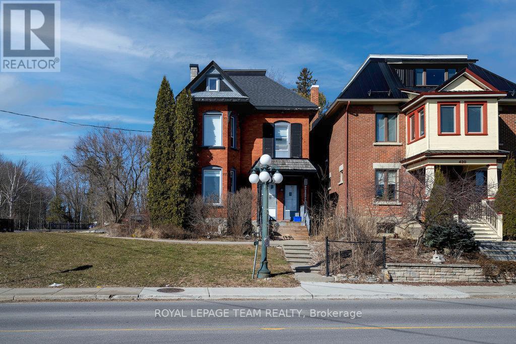 422 DONALD B MUNRO DRIVE, ottawa, Ontario