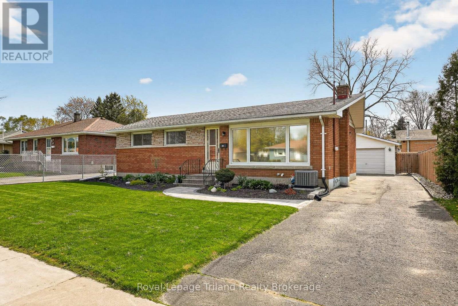 261 Springbank Avenue N, Woodstock, Ontario  N4S 7R2 - Photo 3 - X13087276