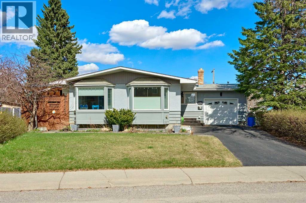 2940 Blakiston Drive Nw, Calgary, Alberta  T2L 1L6 - Photo 2 - A2307557