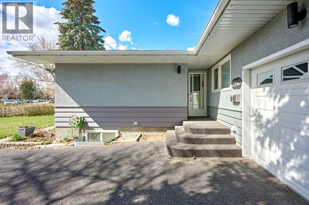 2940 Blakiston Drive Nw, Calgary, Alberta  T2L 1L6 - Photo 3 - A2307557