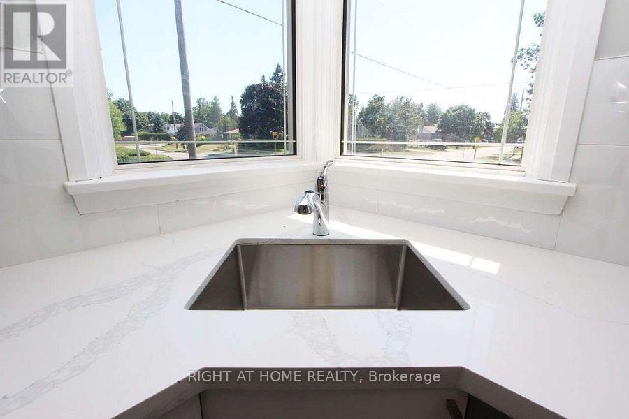 Upper - 1053 Somerville Street, Oshawa (Centennial), Ontario  L1G 4K4 - Photo 9 - E13087274
