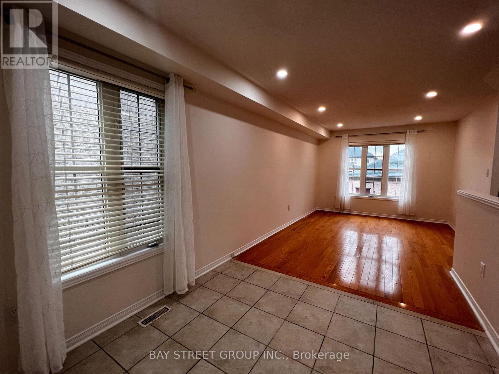 85 Selkirk Drive, Richmond Hill, Ontario  L4B 4S4 - Photo 4 - N13087292