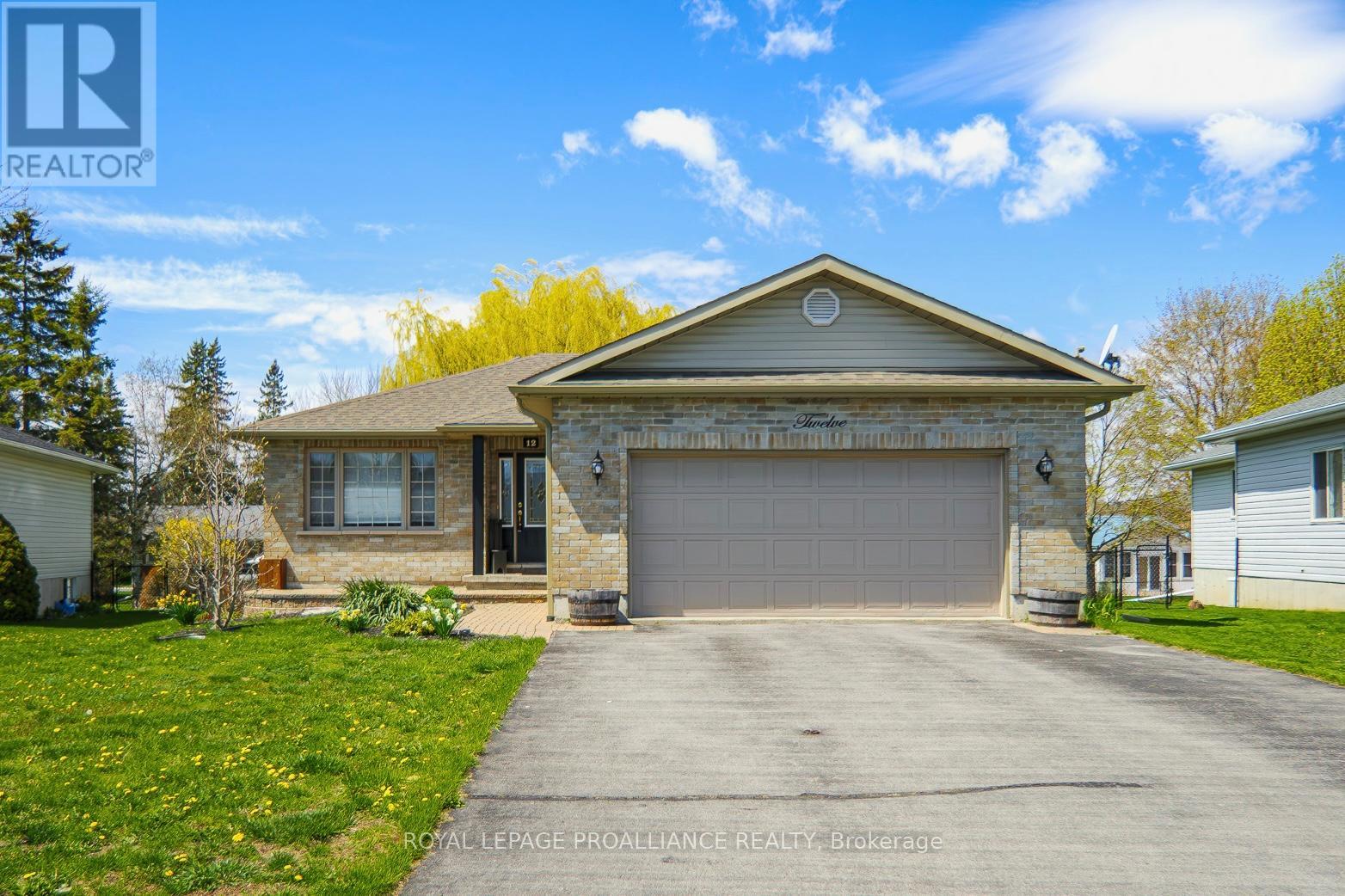 12 STONEGATE CRESCENT, Quinte West, Ontario